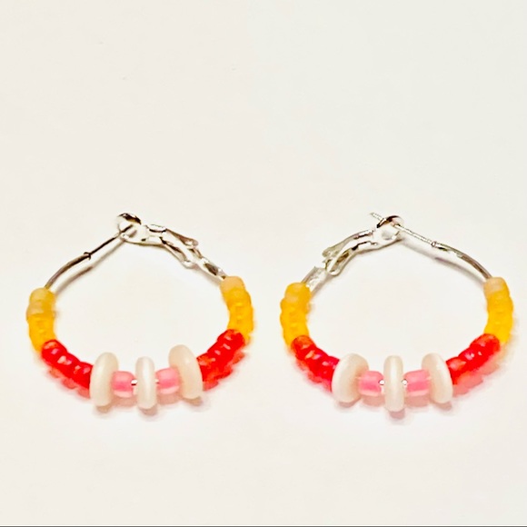 BOMBSHELL ON THE BEACH 30mm Beaded Hoop Earrings - Picture 5 of 7